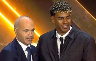 C罗打趣：詹姆斯是个好人，但我头发比他多！