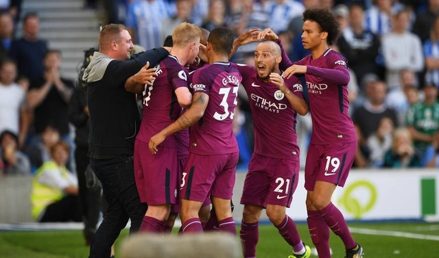 梅西赛前将球衣赠予安哥拉总统，总统回赠他一座纪念奖杯