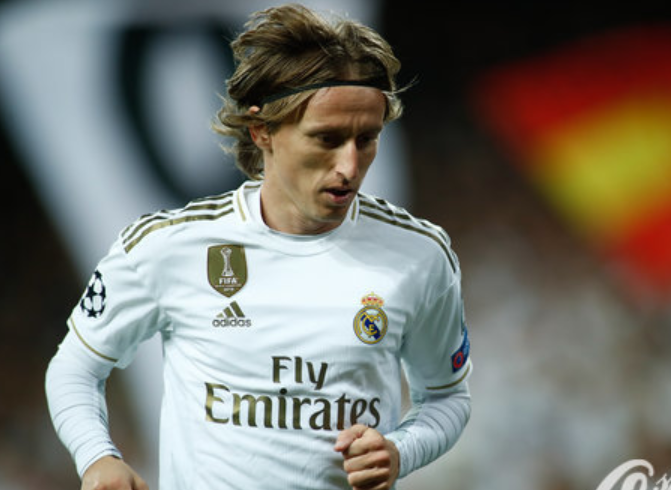 报16连胜终结之仇！凯恩破门追平姆巴佩，拜仁3-2柏林联合三线狂飙